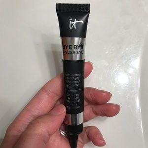 Bye bye undereyes concealer in shade light